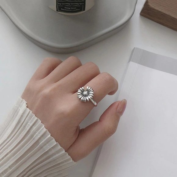 *NEW 925 Sterling Silver Daisy Adjustable Ring - Picture 10 of 10
